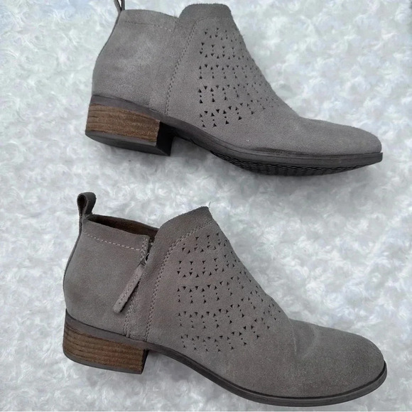 TOMS Tan Suede Perforated Deia Booties Size 7.5 - Picture 5 of 10